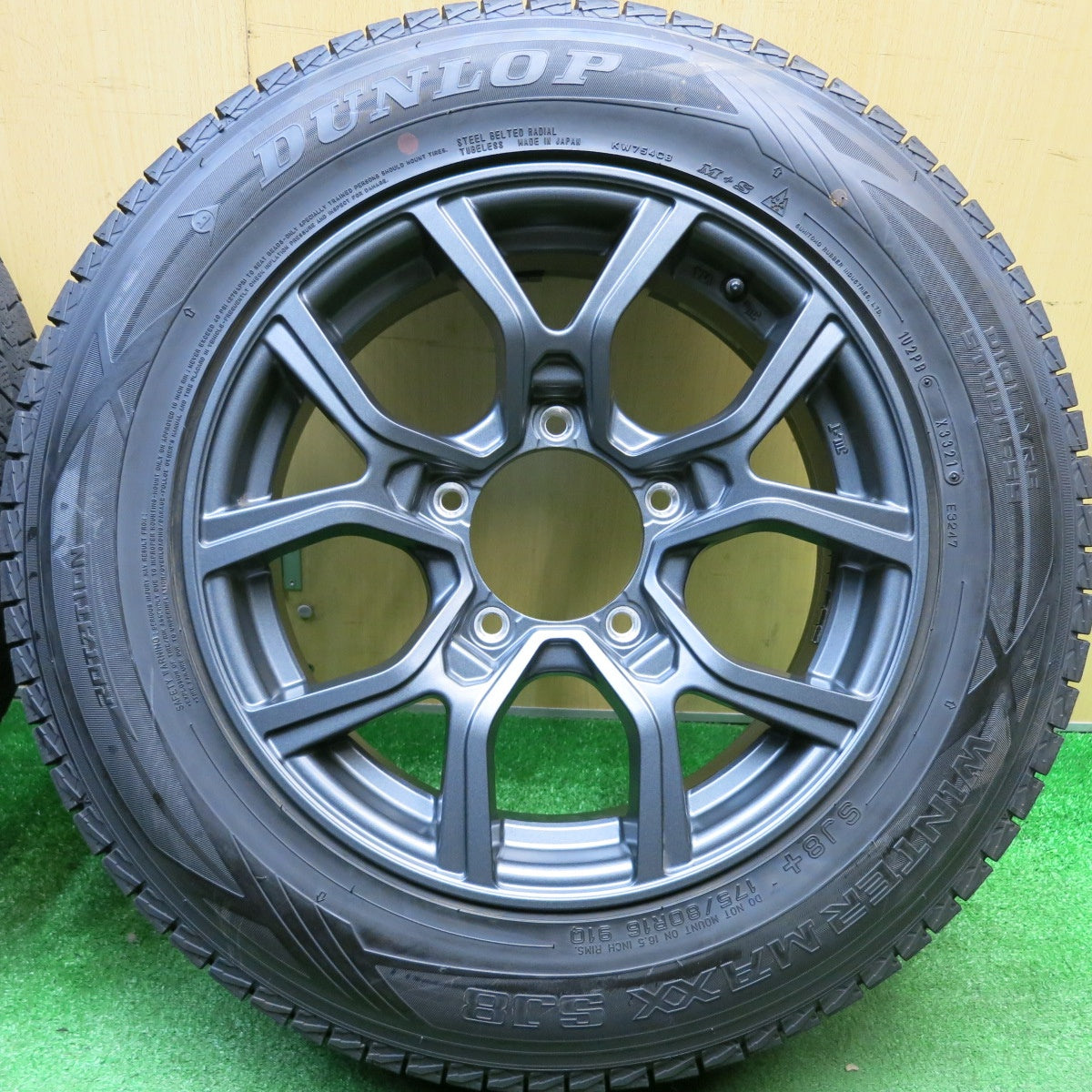 バリ溝！21年！キレイ！9分★ジムニー 等 175/80R16 スタッドレス ダンロップ ウインターマックス SJ8 SJ8+ KAZERA H301 カゼラ 16インチ PCD139.7/5H★5121311HAス