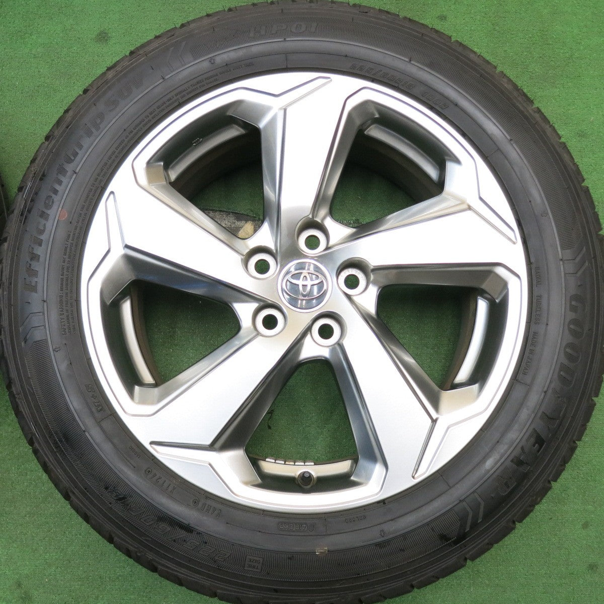 バリ溝！24年！キレイ！9.5分★トヨタ RAV4 G 純正 225/60R18 グッドイヤー EfficientGrip SUV HP01 ヨコハマ BluEarth-XT AE61 18インチ PCD114.3/5H★5052507HAノ
