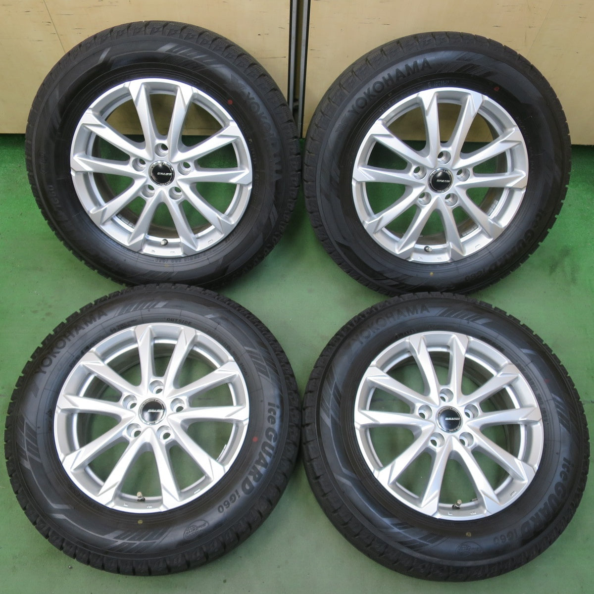 バリ溝！22年！キレイ！ほぼ10分★スタッドレス 215/65R16 ヨコハマ アイスガード iG60 QRASIZ KOSEI クレイシズ 16インチ PCD114.3/5H★6040712イス