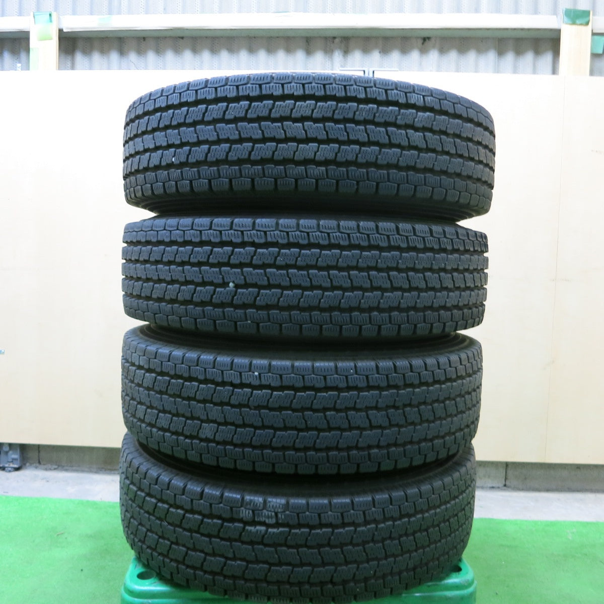*送料無料* 4本価格★トヨタ ハイエース 純正 スチール 195/80R15 107/105L スタッドレス ヨコハマ アイスガード iG91 PCD139.7/6H★4062202ナス