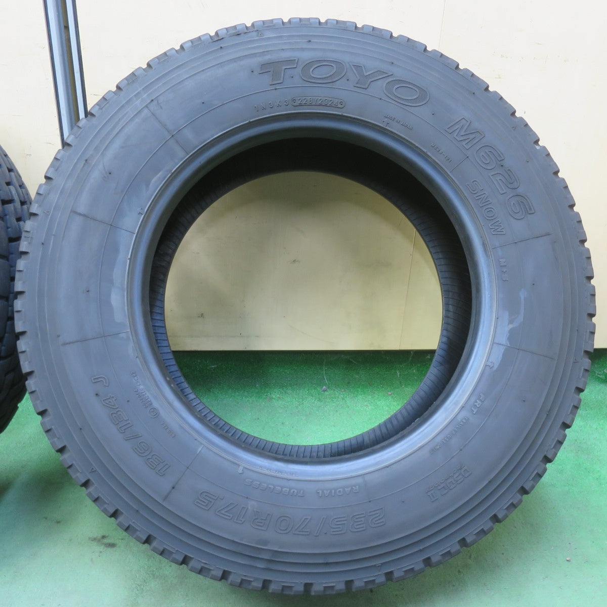 バリ溝！24年！9分★トラック 高荷重 トレーラー 等 タイヤ 235/70R17.5 136/134J トーヨー M626 オールシーズン ミックス 17.5インチ★6072908イスタ