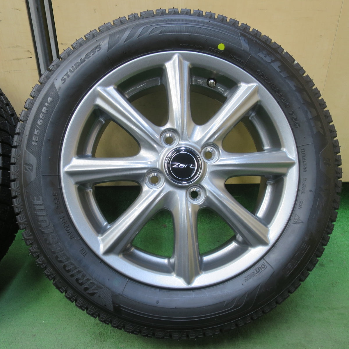 未使用！25年◎スタッドレス 155/65R14 ブリヂストン ブリザック WZ-1 Zart S18 社外 アルミ 14インチ PCD100/4H◎6091105イス