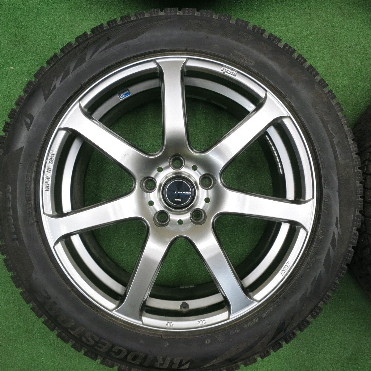 [送料無料] バリ溝！21年！キレイ！9分★スタッドレス LEONIS NAVIA07 235/50R18 ブリヂストン ブリザック VRX2 AMF レオニス ナヴィア07 PCD114.3/5H★4112308TNス