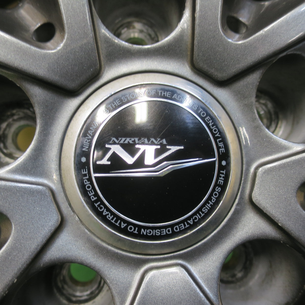 バリ溝！23年！キレイ！9.5分以上★スタッドレス 215/60R16 ヨコハマ アイスガード iG60 NIRVANA NV ニルバーナ ニルヴァーナ 16インチ PCD114.3/5H★5111805イス