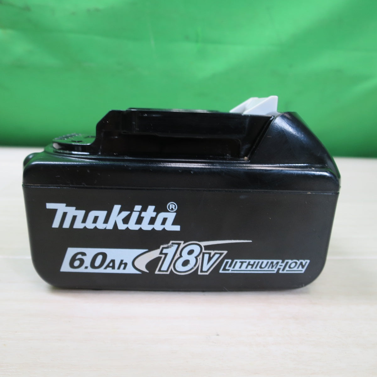 [送料無料] キレイ！バッテリー2個☆マキタ 充電式 インパクトドライバ TD173D 電動 工具 makita 18V BL1860B 充電器 DC18RF☆
