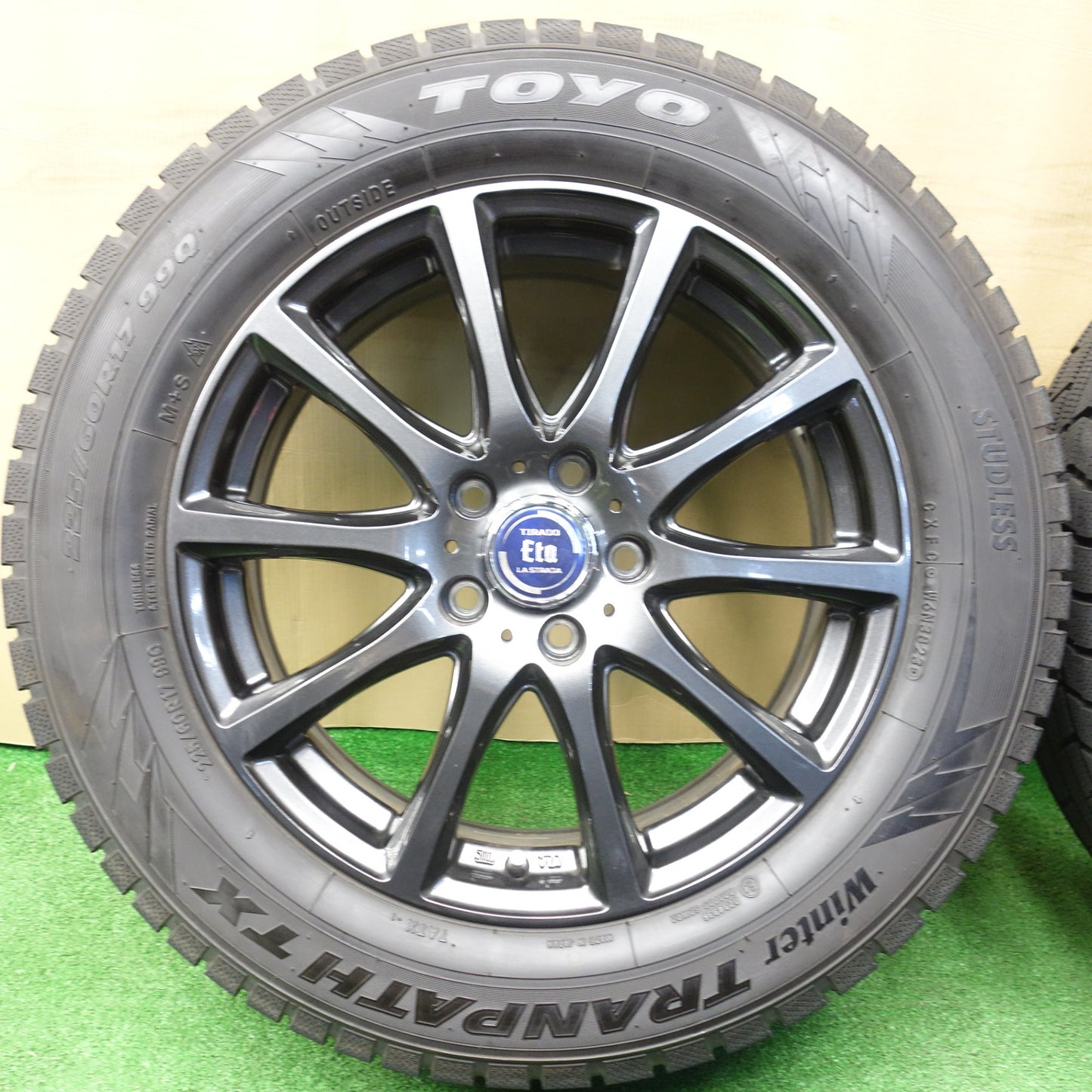 ほぼ未使用！23年！キレイ★スタッドレス 225/60R17 トーヨー ウインター トランパス TX TIRADO Eta LA STRADA ティラード ラストラーダ 17インチ PCD114.3/5H★5121802KTス