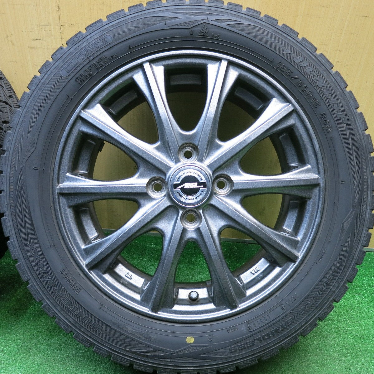 キレイ★スタッドレス 185/60R15 ダンロップ ウインターマックス WM01 AXEL アクセル 15インチ PCD100/4H★6010813HAス
