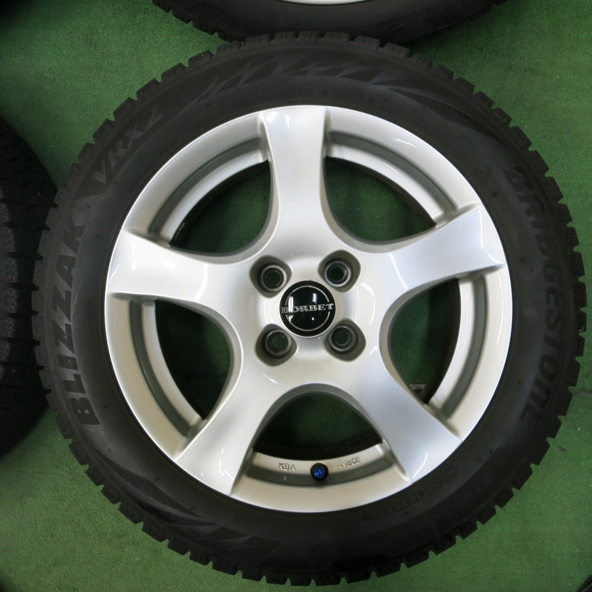 [送料無料] バリ溝！21年！キレイ！9.5分★FIAT フィアット 500 等 BORBET 185/55R15 スタッドレス ブリヂストン ブリザック VRX2 ボルベット PCD98/4H★4111210SYス