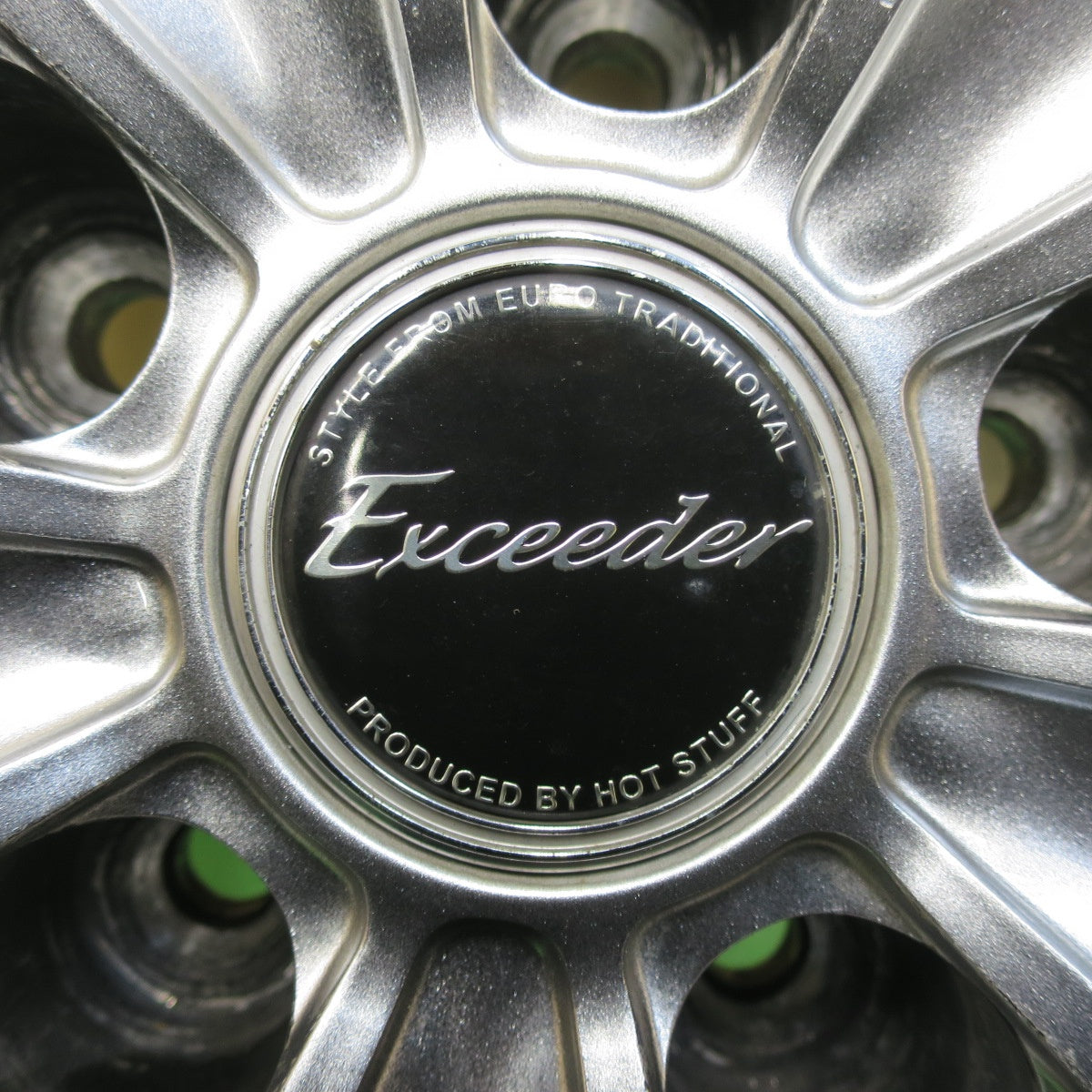 [送料無料] バリ溝！9.5分★スタッドレス 225/55R18 トーヨー ウインター トランパス MK4α Exceeder エクシーダー 18インチ PCD114.3/5H★5012409イス