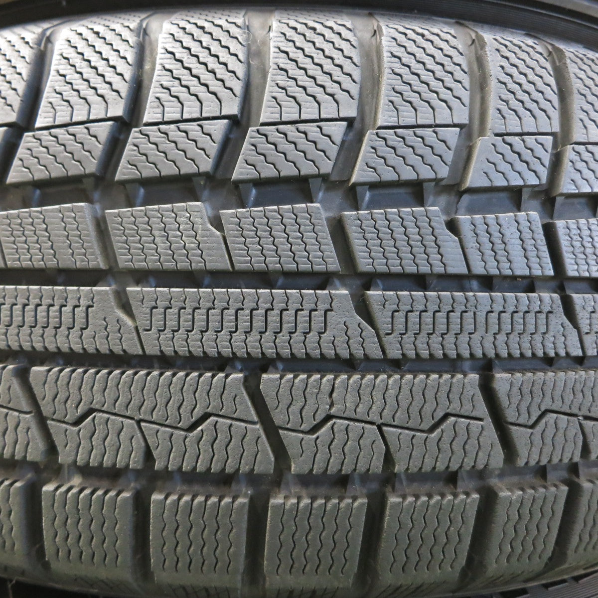*送料無料* 超バリ溝！キレイ！9.5分以上★スタッドレス 215/60R17 トーヨー ウインタートランパス TX RiZLEY ZEFICE ライツレー 17インチ PCD114.3/5H★4050501IMス