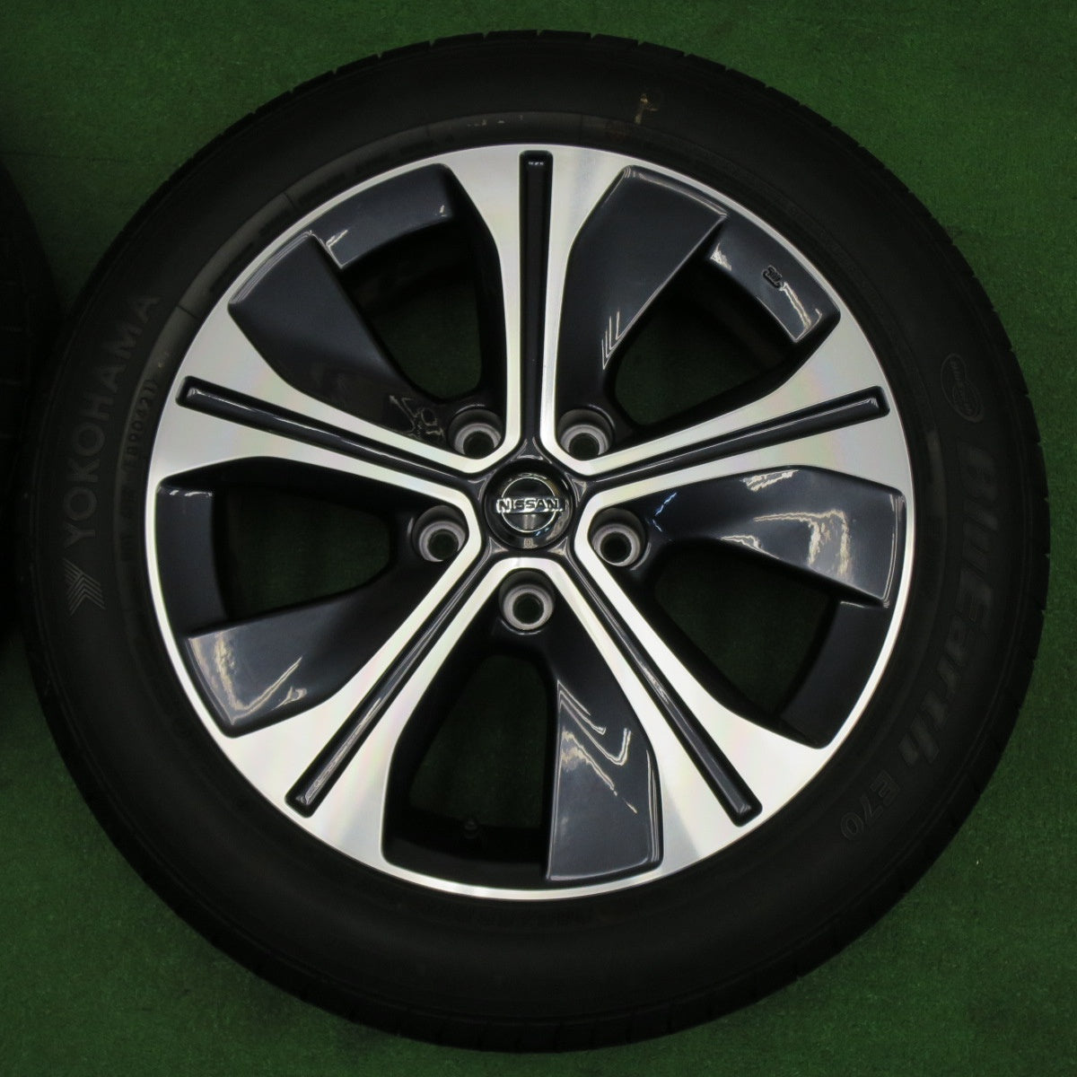 バリ溝！キレイ！9.5分★日産 キックス 純正 205/55R17 ヨコハマ ブルーアース E70 E70NZ 17インチ PCD114.3/5H★6041202NKノ