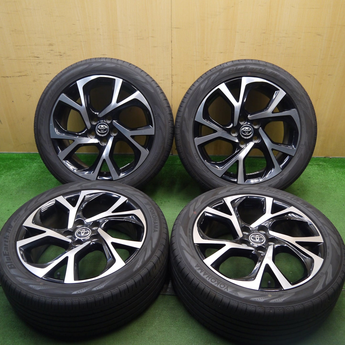 バリ溝！23年！9.5分★トヨタ CH-R 純正 225/50R18 ヨコハマ BluEarth-RV RV03 18インチ CHR PCD114.3/5H★5072802Hノ
