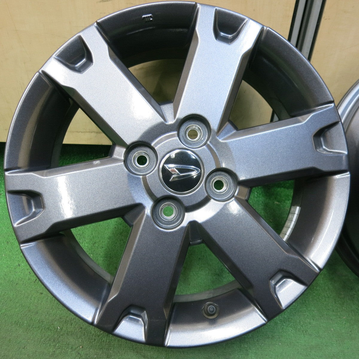 [送料無料] キレイ★ダイハツ タフト 純正 ホイール 15インチ 15×4.5J PCD100/4H★5012201SYホ