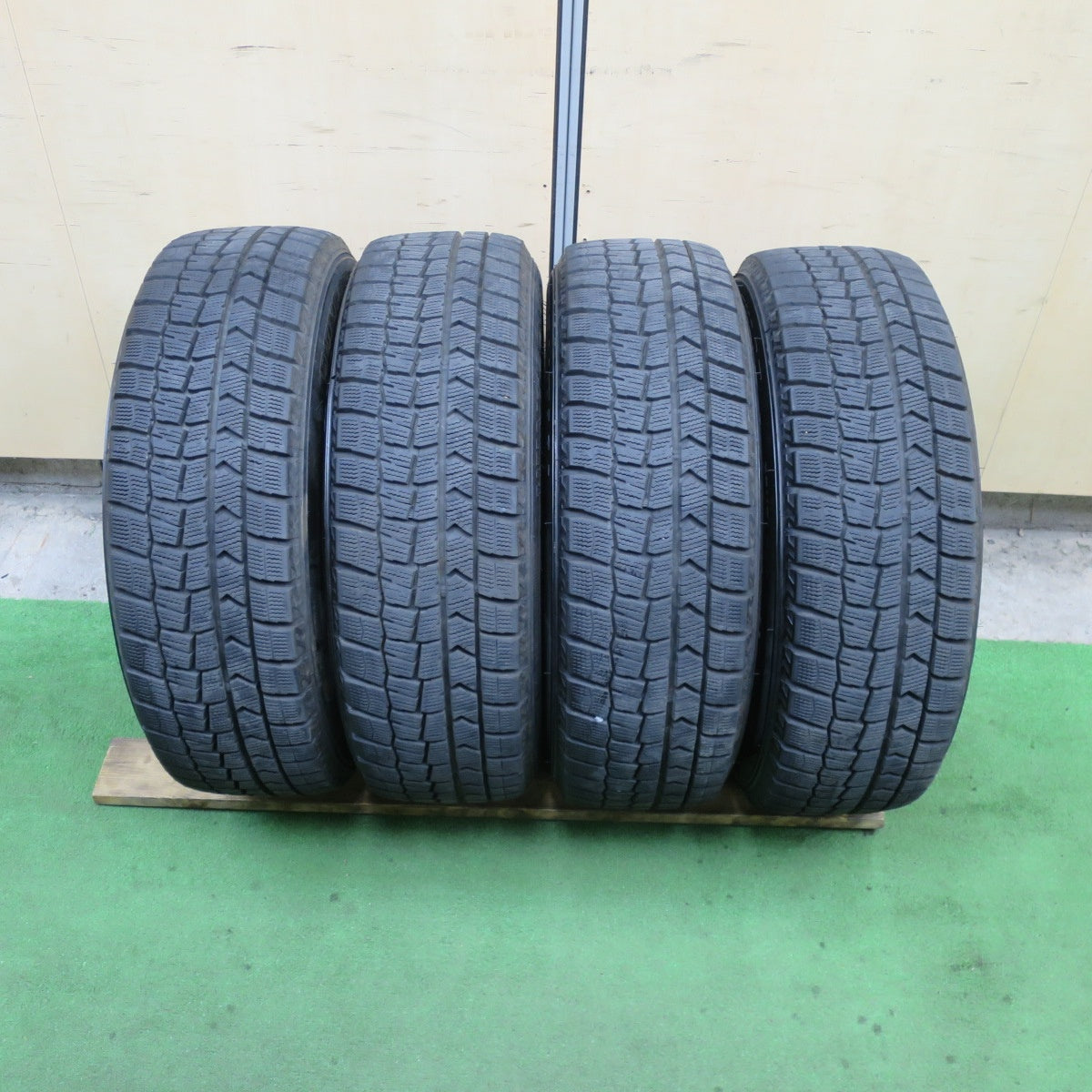 バリ溝！23年！キレイ！9分★シエンタ 等 185/65R15 スタッドレス ダンロップ ウインターマックス WM02 VELVA SPORTZ ヴェルヴァ 15インチ PCD100/5H★6022702TTス