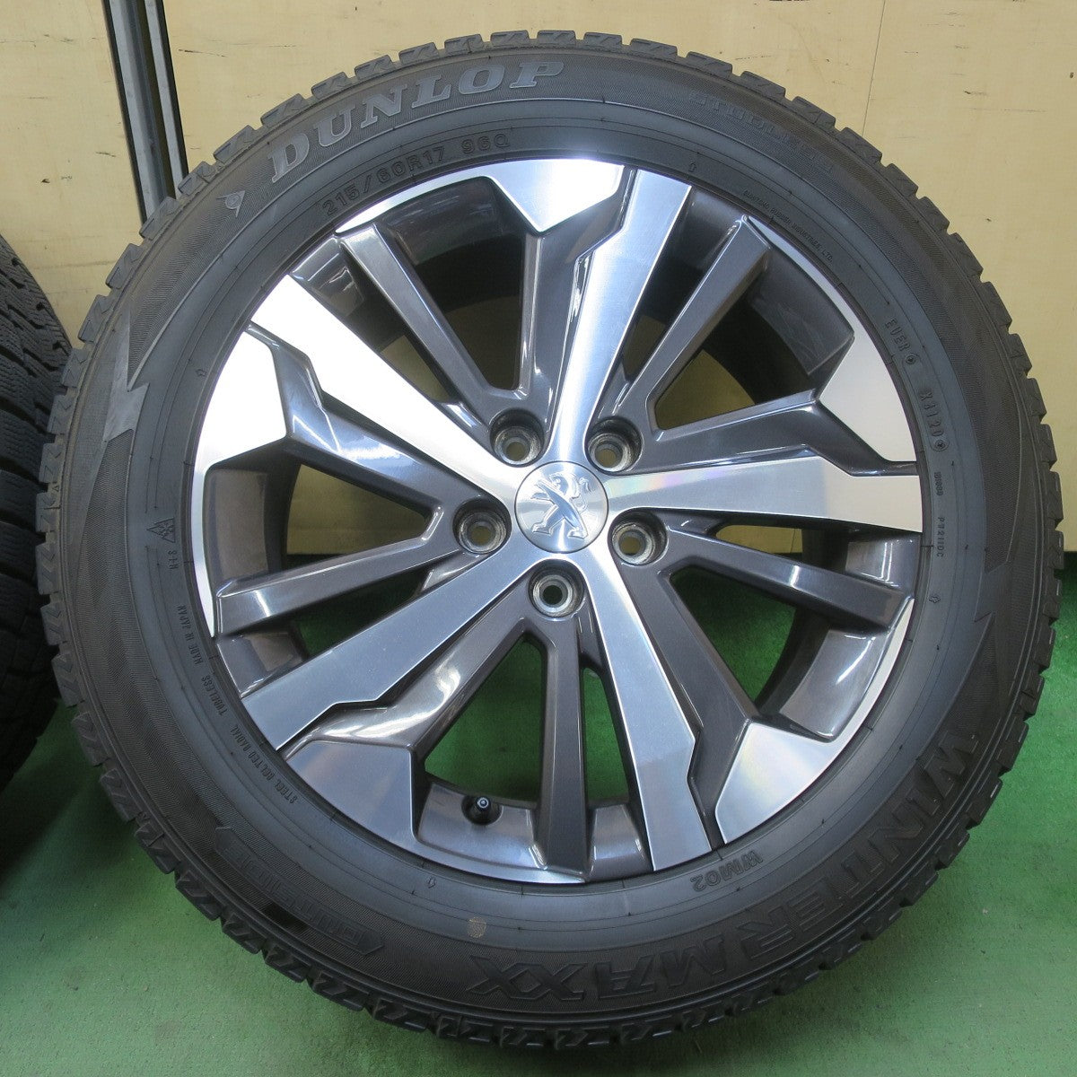 バリ溝！キレイ！9.5分★プジョー リフター GT 純正 215/60R17 スタッドレス ダンロップ ウインターマックス WM02 17インチ PCD108/5H★6040802イス