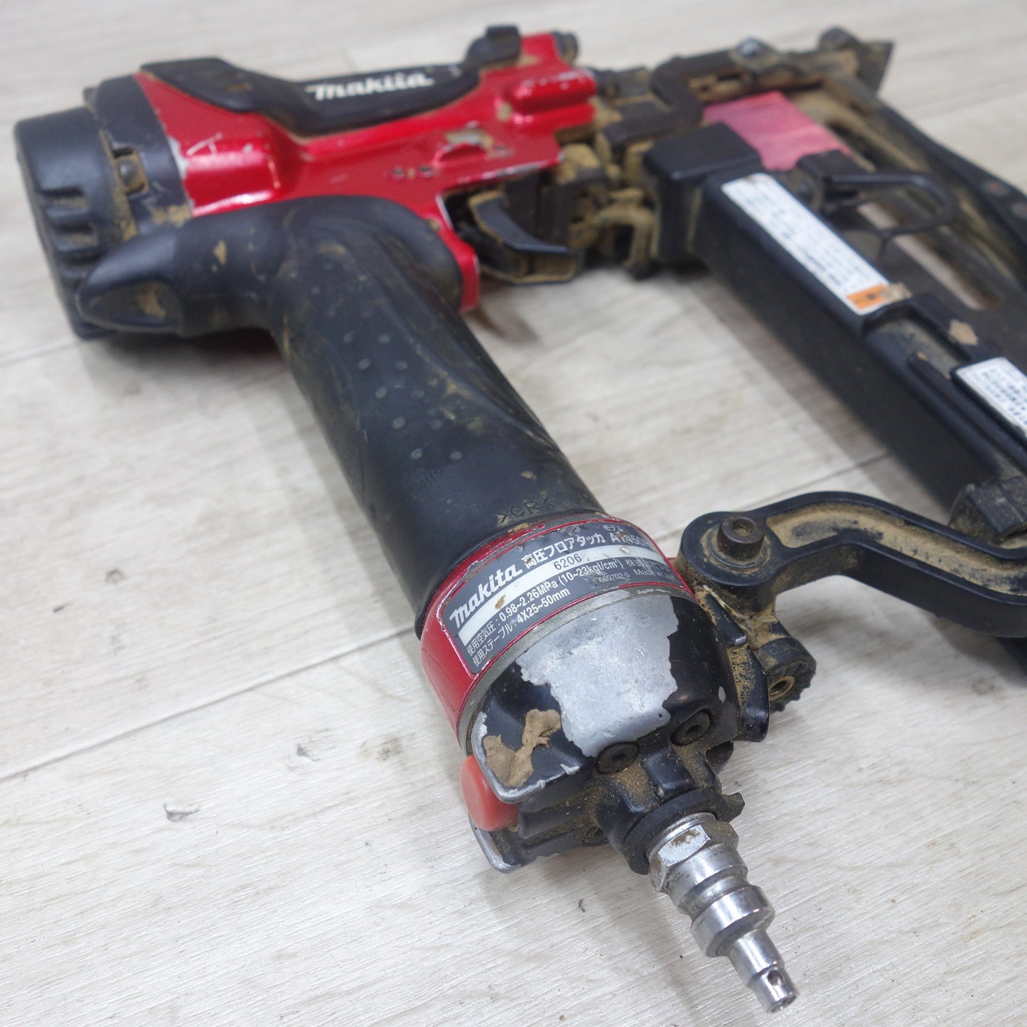 [送料無料] ◆マキタ 高圧 フロア タッカ AT450HA 4MA線 エアー ツール 工具 釘打機 釘打ち機 makita◆