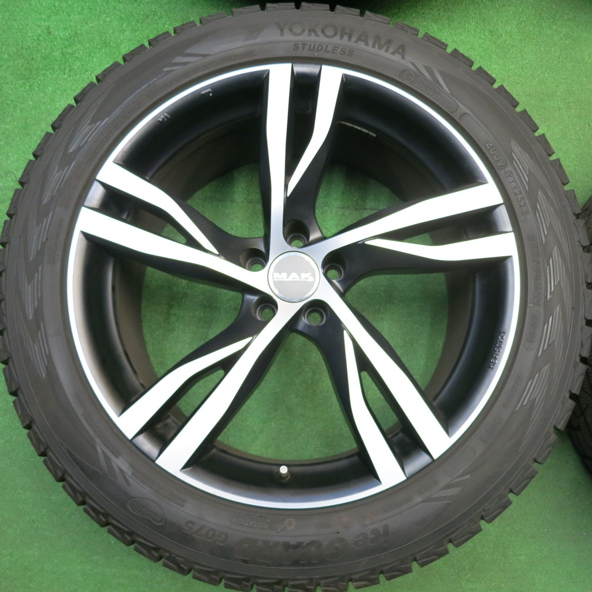 バリ溝！23年！キレイ！9.5分★ジャガー F-PACE 等 MAK STOCKHOLM 255/50R20 スタッドレス ヨコハマ アイスガード G075 ストックホルム 20インチ PCD108/5H★5112907HAス