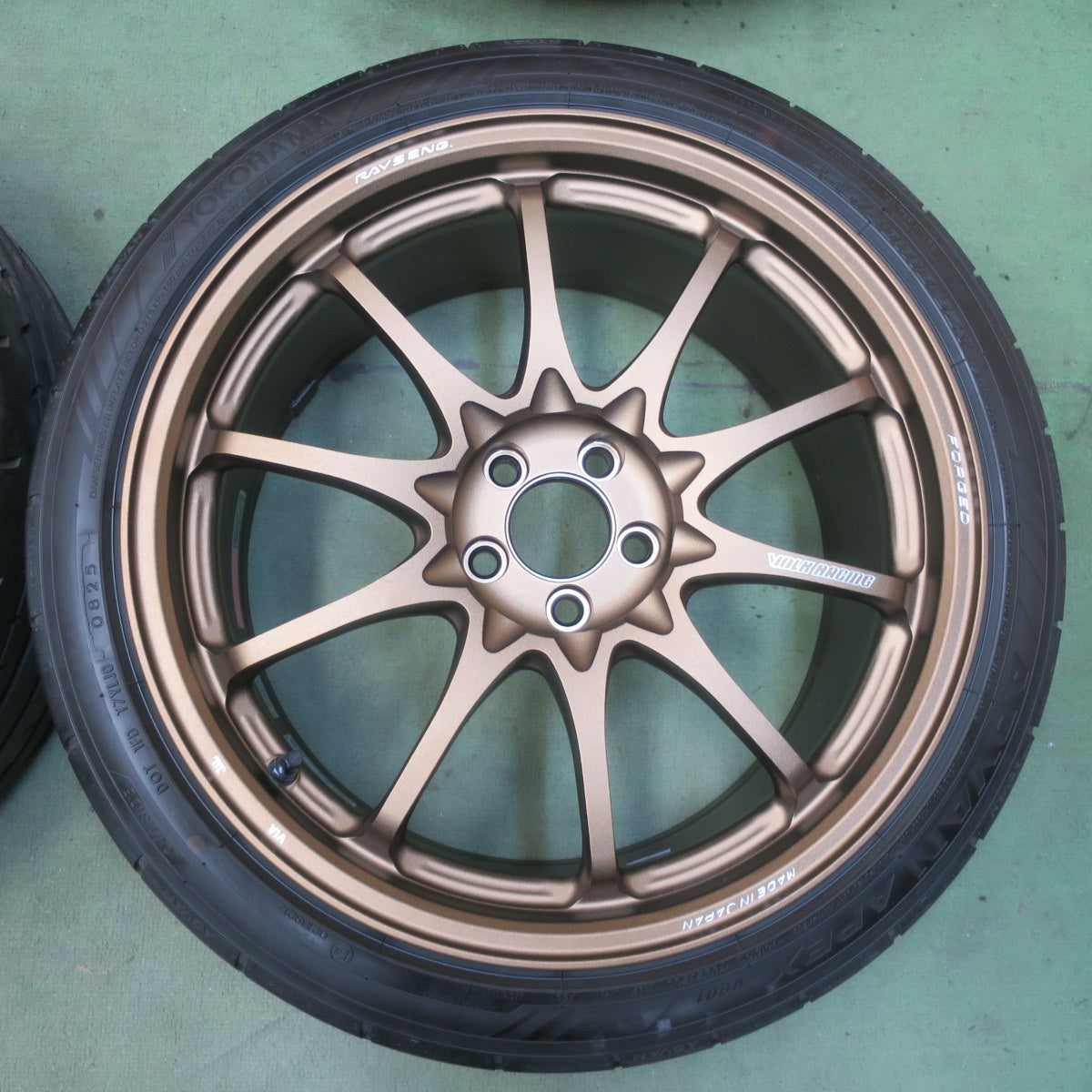 バリ溝！25年！キレイ！9.5分◎プリウス 86 BRZ 等 RAYS VOLK RACING CE28N-plus 鍛造 225/40R18 ヨコハマ アドバン APEX V601 レイズ 18インチ PCD100/5H◎6072803イノ