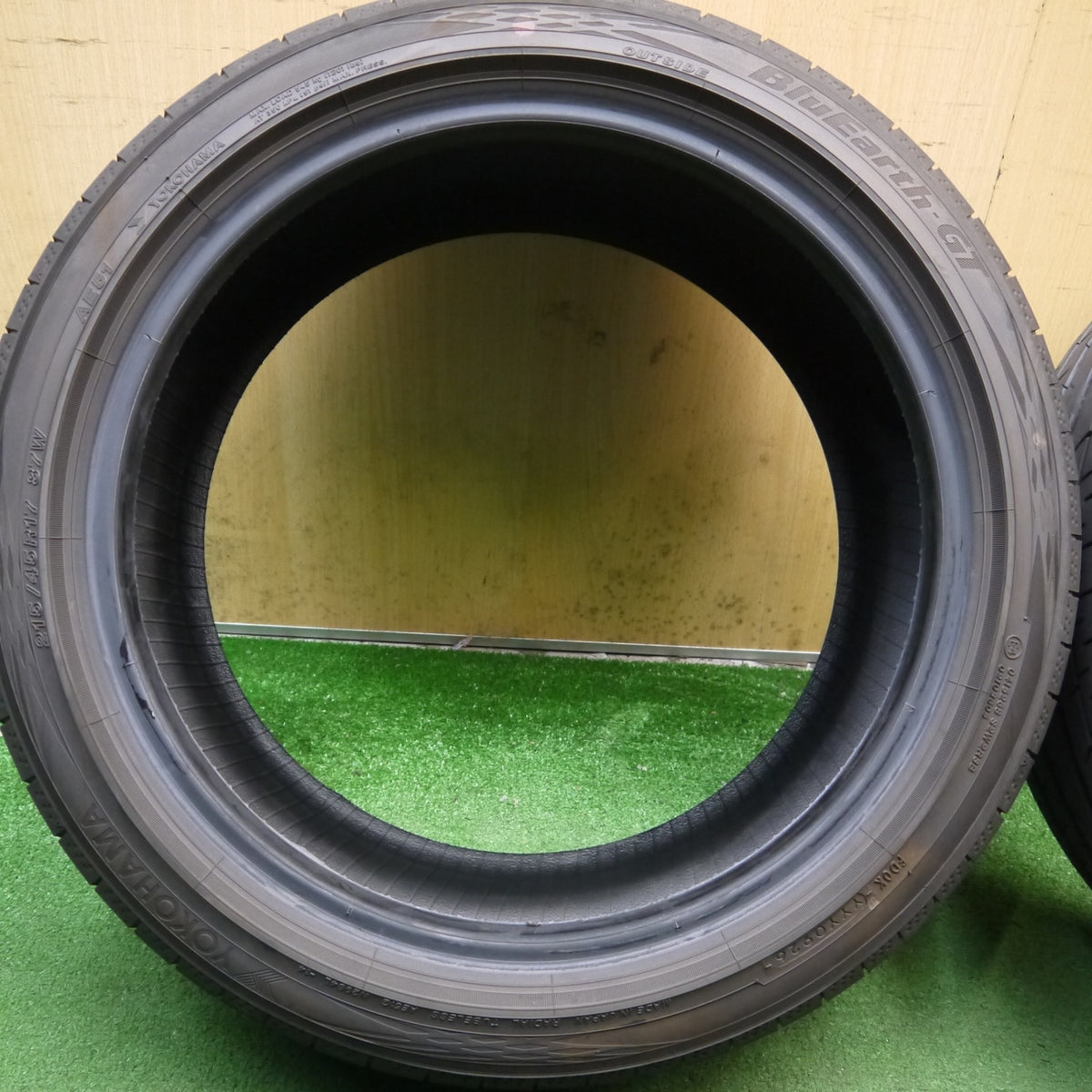 バリ溝！26年！9.5分◎215/45R17 ヨコハマ BluEarth-GT AE51 ブルーアース タイヤ 17インチ プリウス ヴィッツ BRZ 86 カローラ 等◎6090806Hノタ