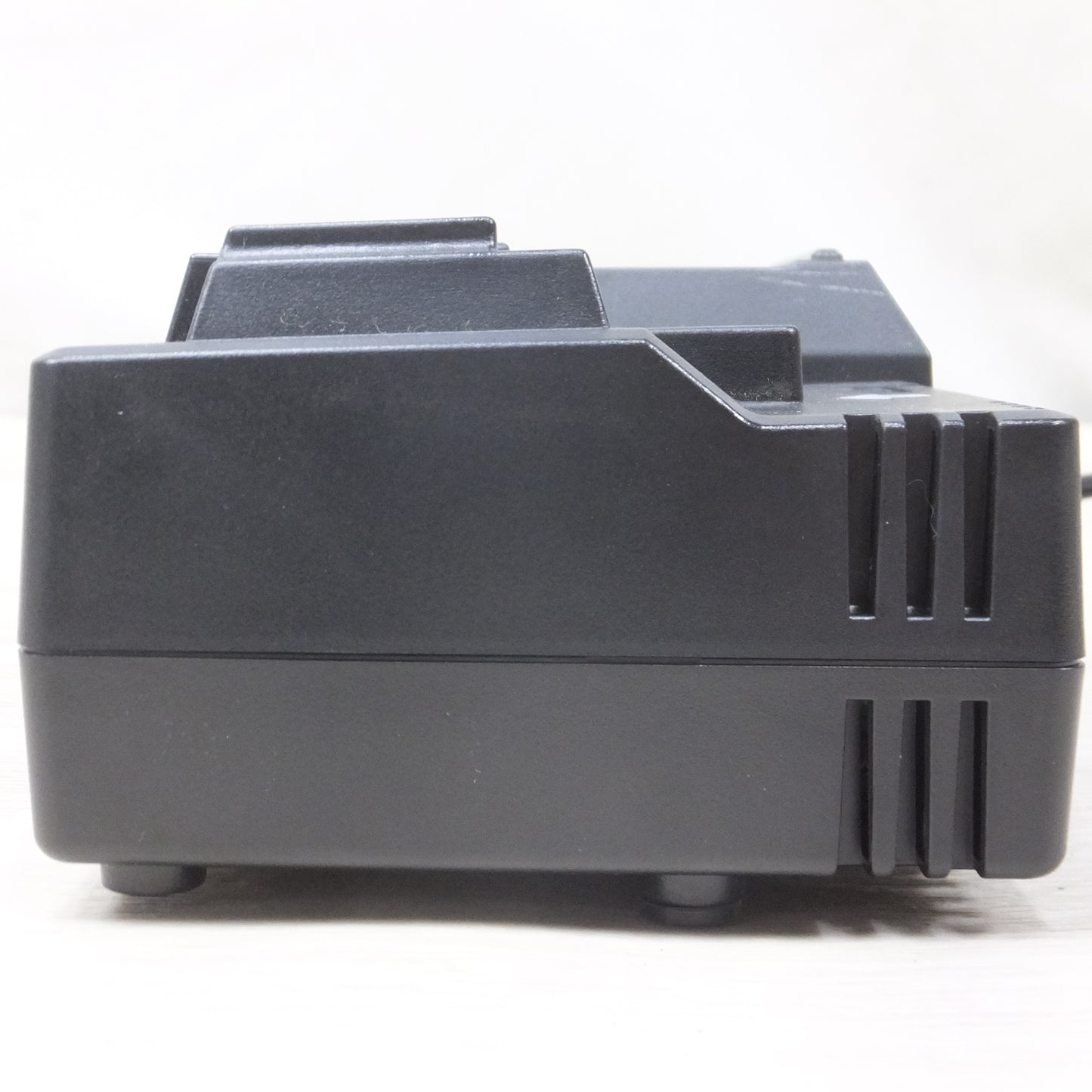 [送料無料] 美品◆日立工機 急速 充電器 14.4V - 18V リチウム イオン バッテリー用 UC18YSL3 電動 工具◆