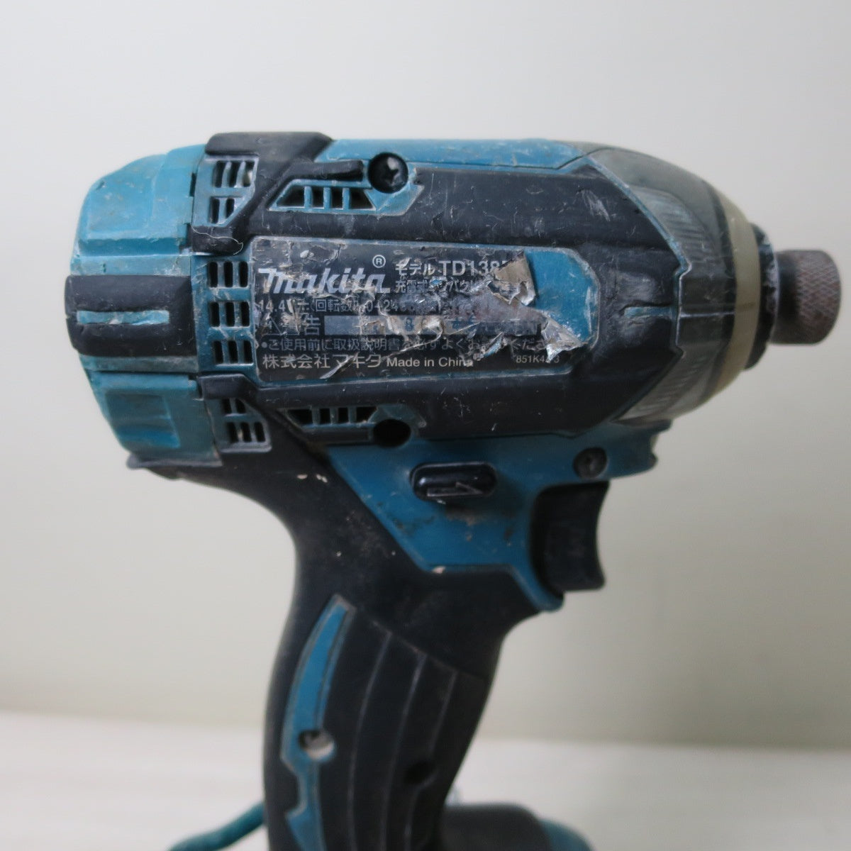 [送料無料] ☆マキタ 充電式 インパクトドライバ TD138D ケース付き 電動 工具 makita☆
