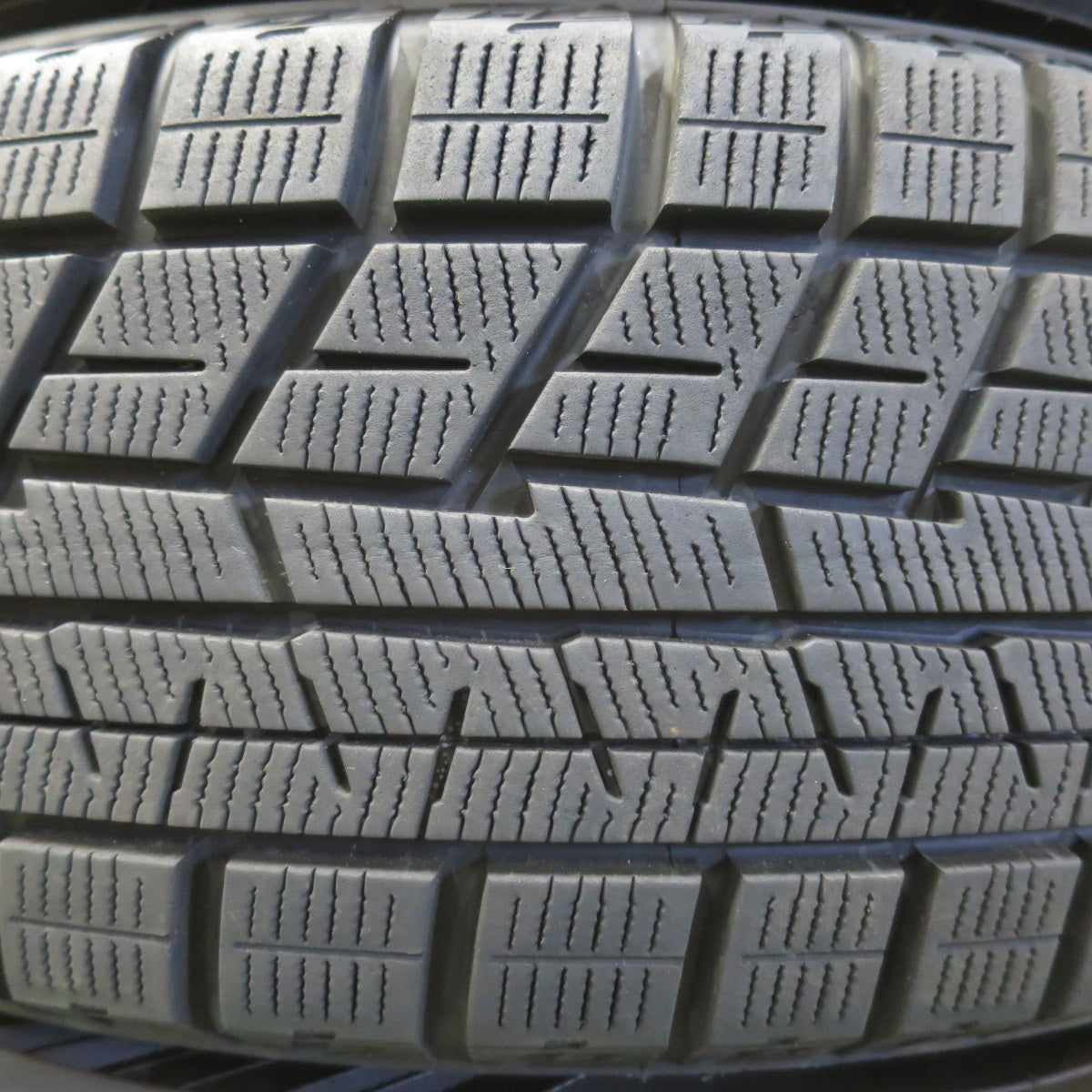 バリ溝！22年！キレイ！9.5分★プリウス 等 195/65R15 スタッドレス ヨコハマ アイスガード iG60 VELVA ヴェルヴァ 15インチ PCD100/5H★5111813イス