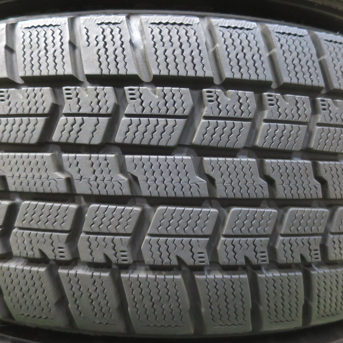 バリ溝！22年！キレイ！9.5分★LOXARNY SPORT BADX 215/55R17 スタッドレス グッドイヤー アイスナビ7 ロクサーニ スポーツ 17インチ PCD114.3/5H★5122307イス