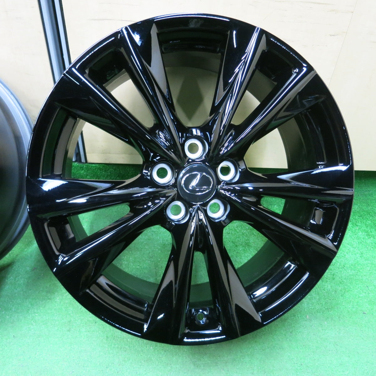 *送料無料* 空気圧センサー付！新車外し★レクサス ES300h Fスポーツ 純正 ホイール 19インチ 19×8J PCD114.3/5H★4040613イホ