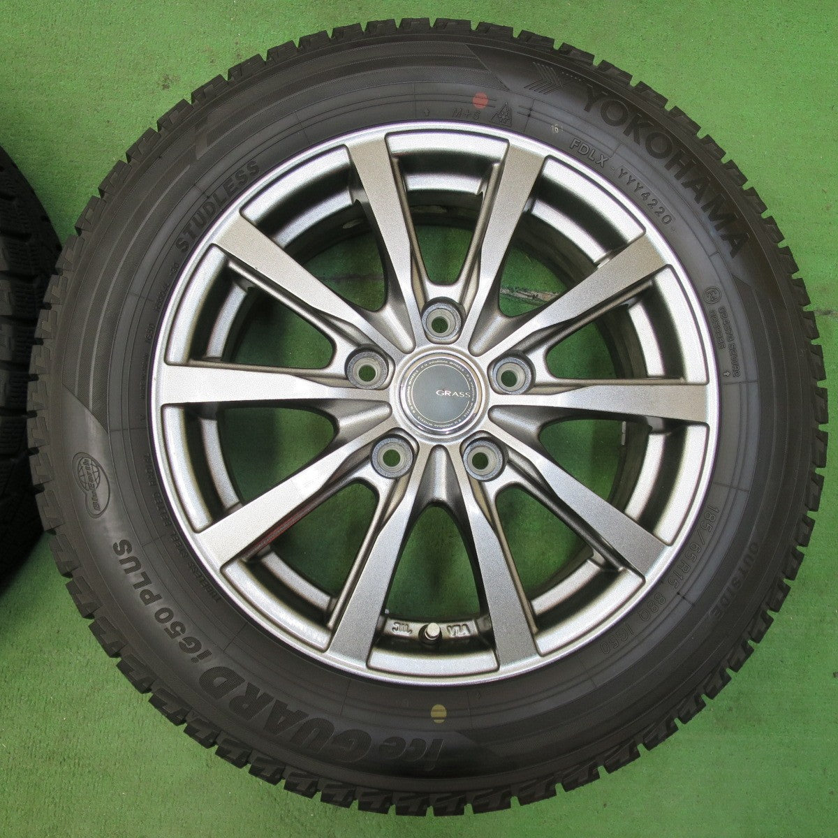 [送料無料] バリ溝！キレイ！ほぼ10分★スタッドレス 185/65R15 ヨコハマ アイスガード iG50 プラス GRASS グラス 15インチ PCD114.3/5H★5011309イス