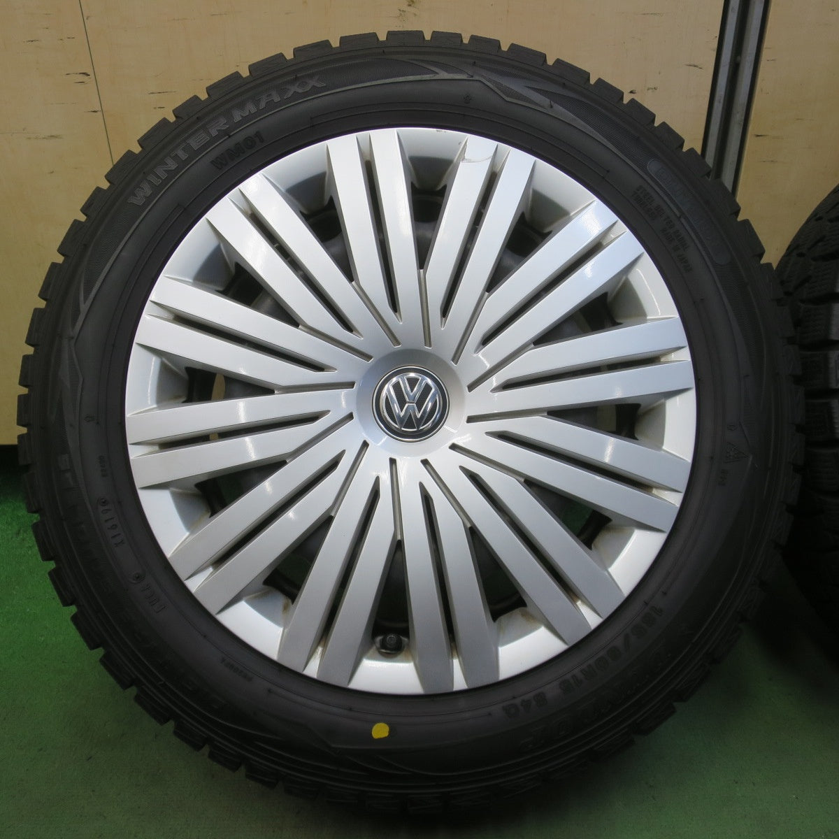 バリ溝！9.5分★ワーゲン ポロ 純正 スチール 185/60R15 スタッドレス ダンロップ ウインターマックス WM01 15インチ PCD100/5H★6052208イス