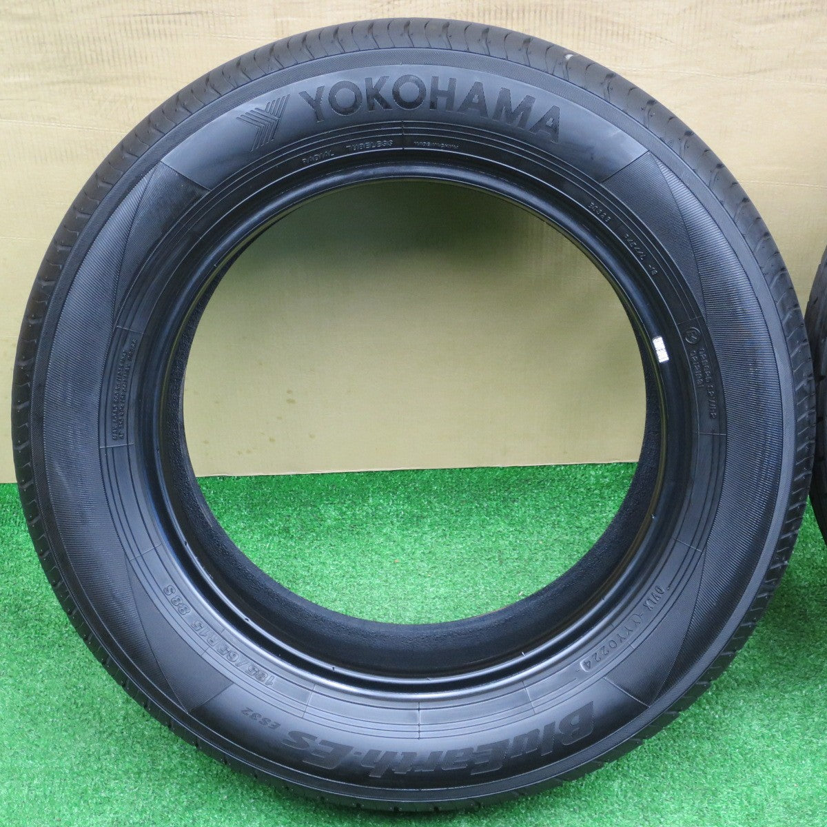 バリ溝！24年！9.5分以上★185/65R15 ヨコハマ BluEarth-ES ES32 ブルーアース タイヤ 15インチ プリウス ティーダ フリード bB 等★5121103NKノタ