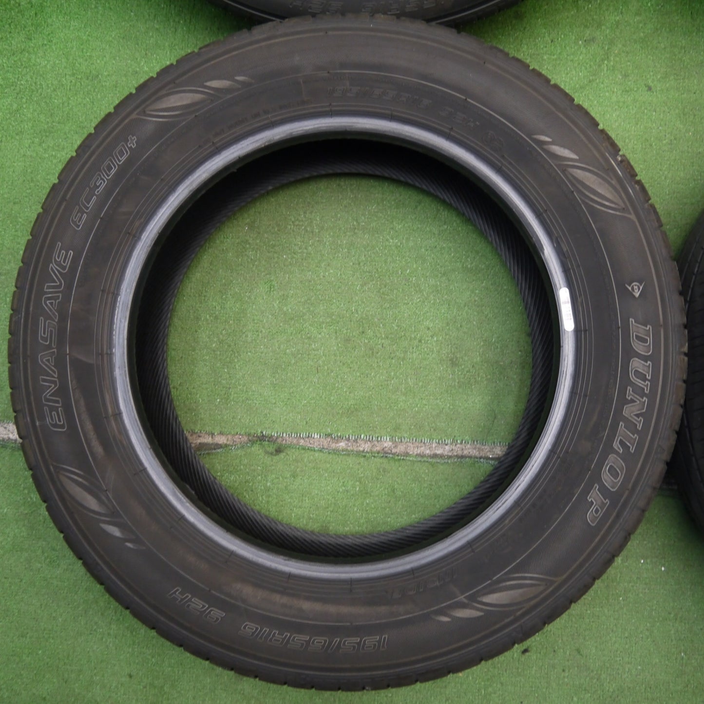 バリ溝！23年！9.5分以上★195/65R16 ダンロップ エナセーブ EC300+ タイヤ 16インチ ライズ ロッキー レックス 等★5062303KKノタ