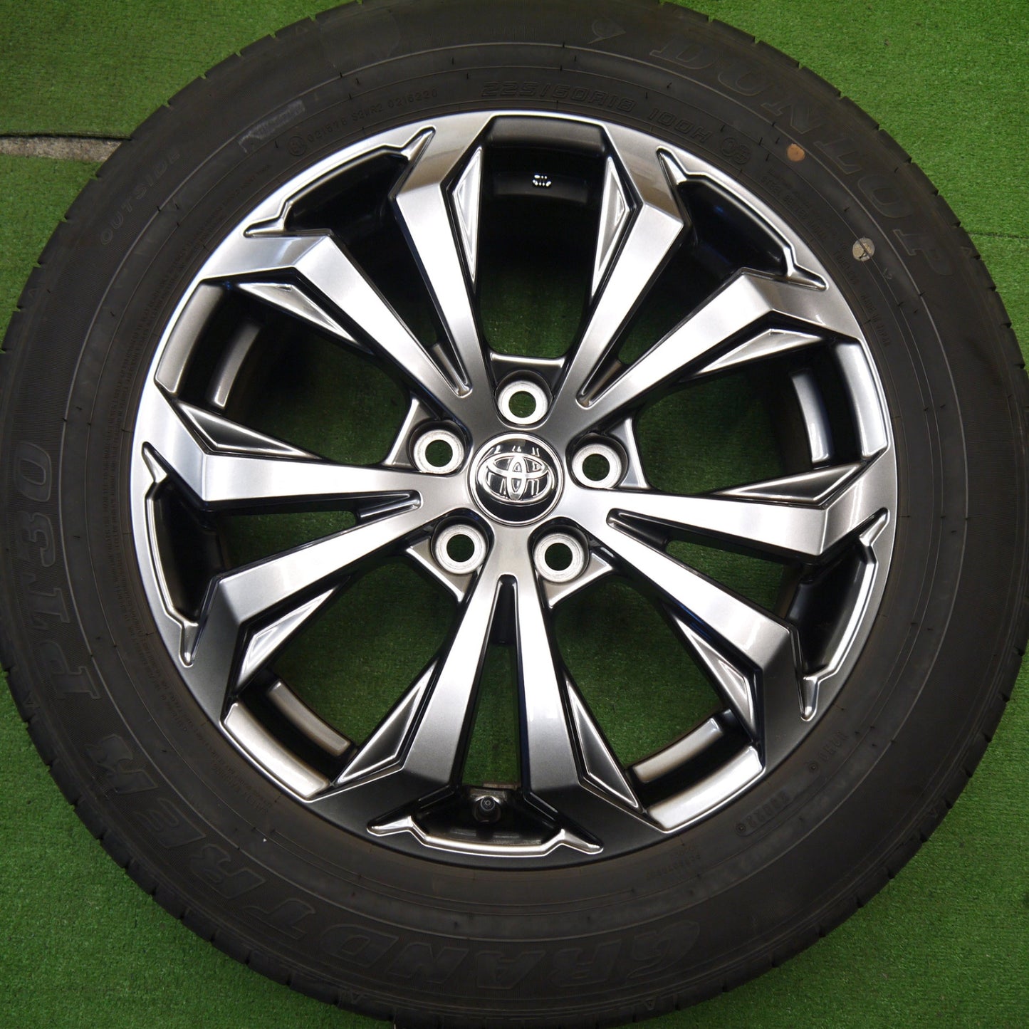 バリ溝！22年！美品！9分★トヨタ RAV4 純正 225/60R18 ダンロップ グラントレック PT30 18インチ PCD114.3/5H★5042502Hノ