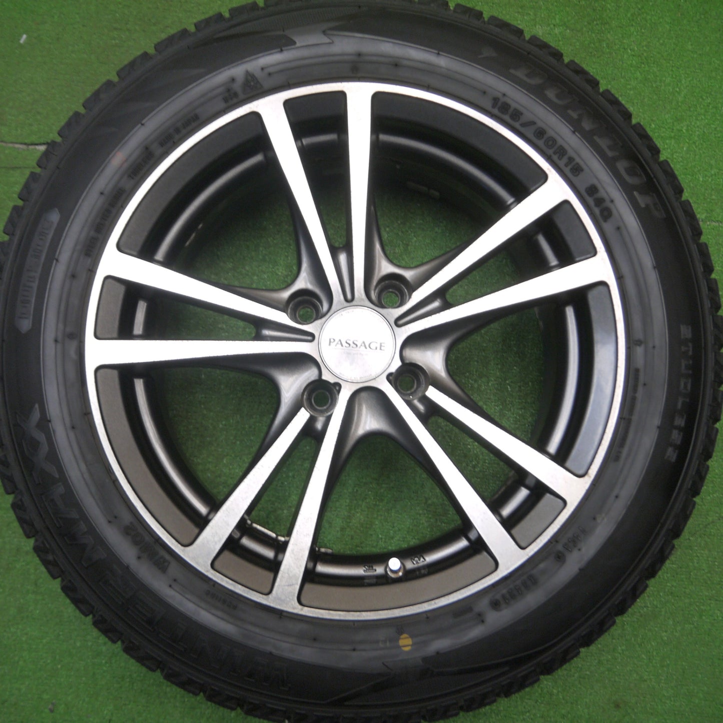 [送料無料] バリ溝！21年！9.5分以上★スタッドレス 185/60R15 ダンロップ ウインターマックス WM02 PASSAGE パサージュ 15インチ PCD100/4H★4121603Hス