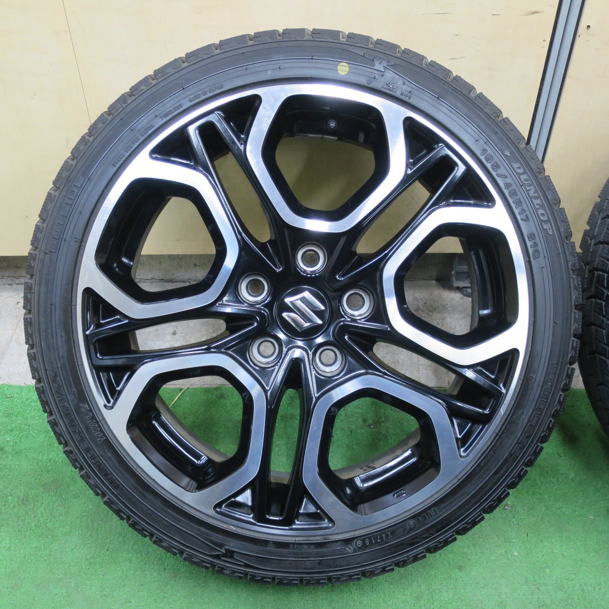 バリ溝！9.5分★スズキ ZC33S スイフト スポーツ 純正 195/45R17 スタッドレス ダンロップ ウインターマックス WM02 17インチ PCD114.3/5H★5112204TTス