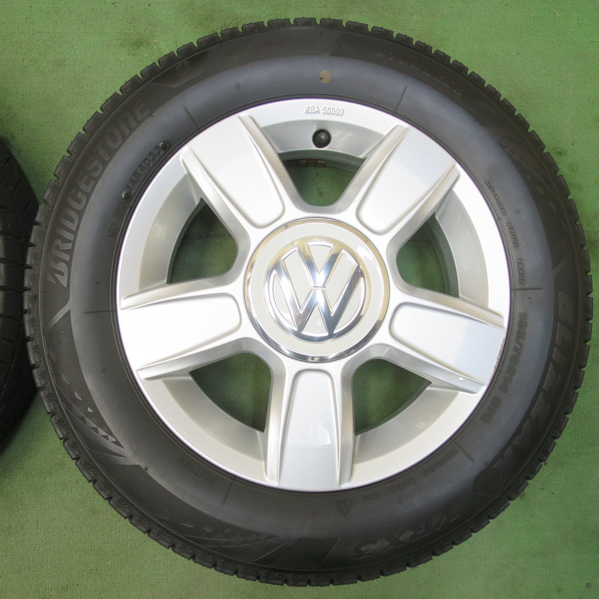 バリ溝！22年！キレイ！9.5分★ワーゲン up! 純正 BORBET 165/70R14 スタッドレス ブリヂストン ブリザック VRX3 アップ ボルベット 14インチ PCD100/4H★6030503イス