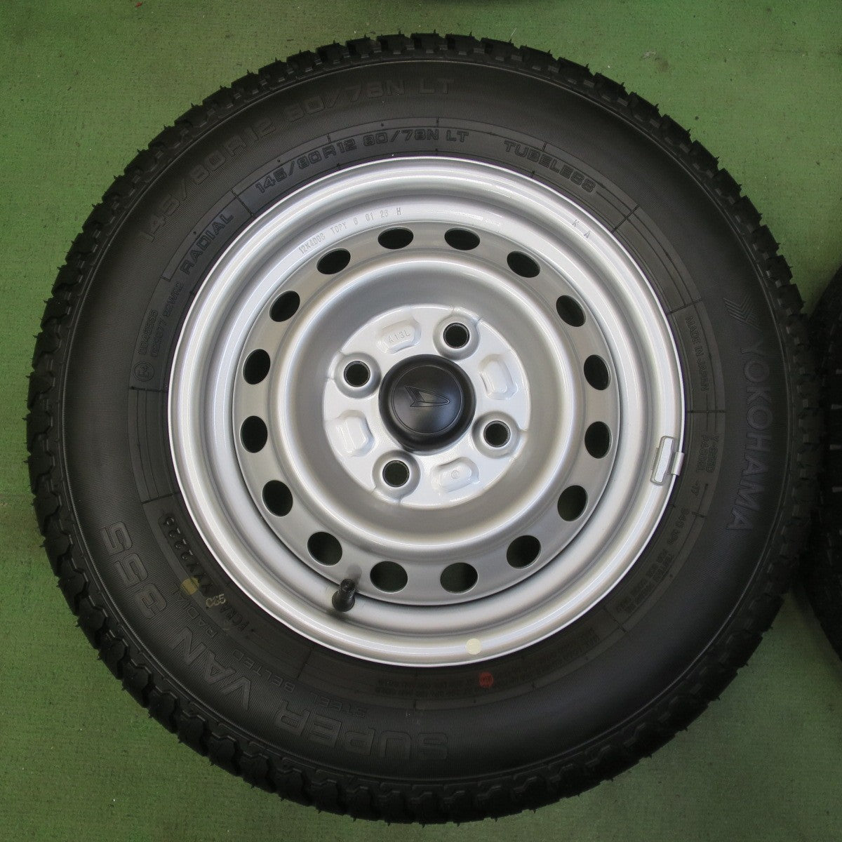 新車外し！26年◎ダイハツ ハイゼット 純正 スチール 145/80R12 80/78N ヨコハマ SUPER VAN 355 12インチ PCD100/4H◎6083111イノ