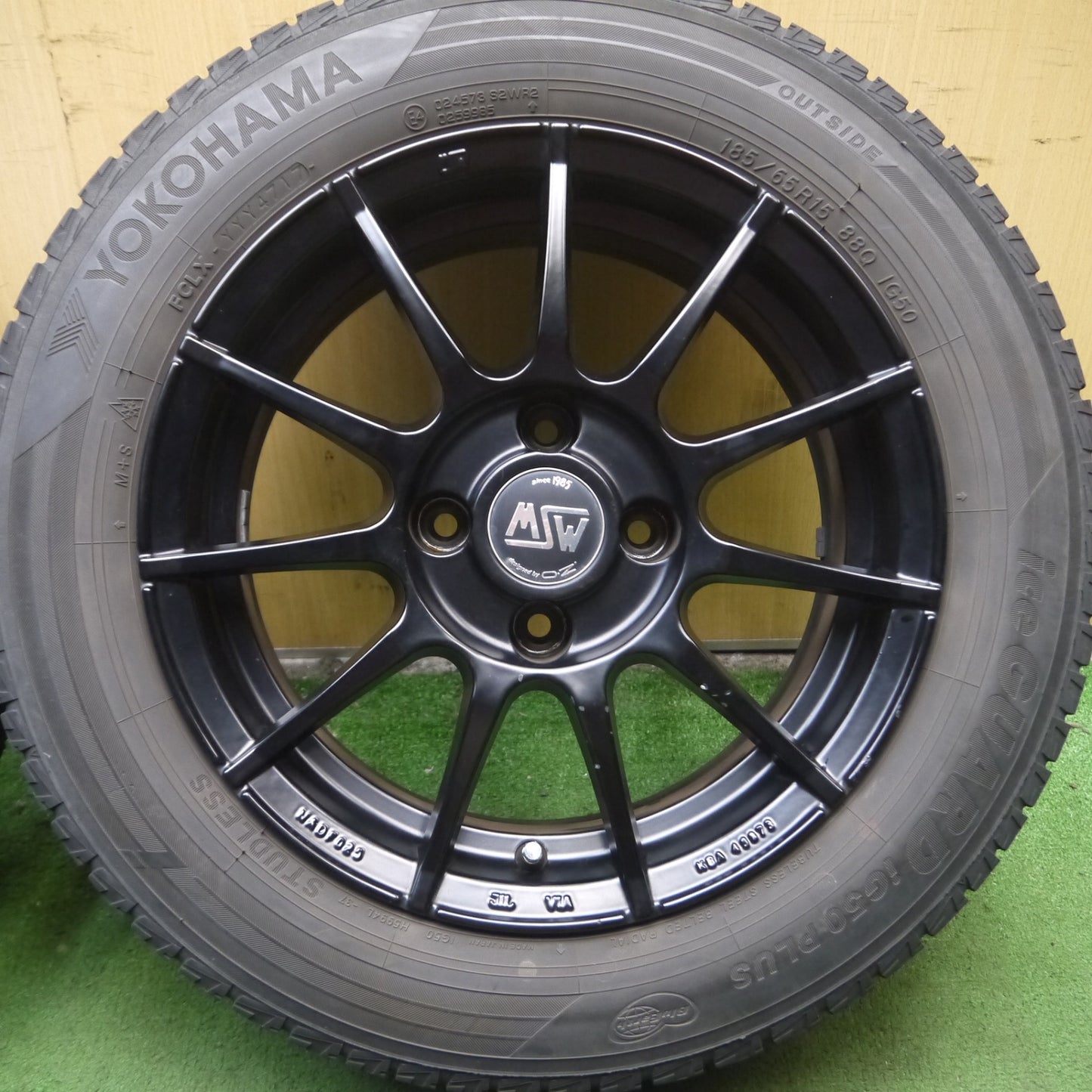 *送料無料* キレイ★シトロエン プジョー等 MSW O・Z 185/65R15 スタッドレス ヨコハマ アイスガード iG50 プラス OZ PCD108/4H★4071202Hス