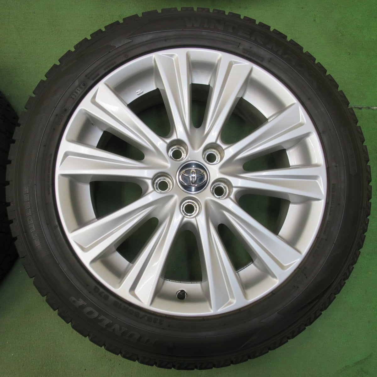 バリ溝！キレイ！9分★トヨタ 30系 アルファード ヴェルファイア 純正 235/50R18 スタッドレス ダンロップ ウインターマックス WM02 18インチ PCD114.3/5H★5111201イス