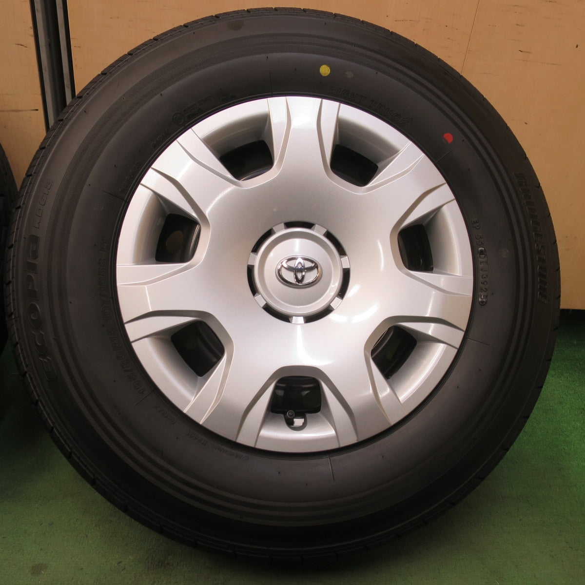 新車外し！25年★トヨタ 200系 ハイエース 純正 スチール 195/80R15 107/105S ブリヂストン エコピア RD613 15インチ PCD139.7/6H★6021901イノ