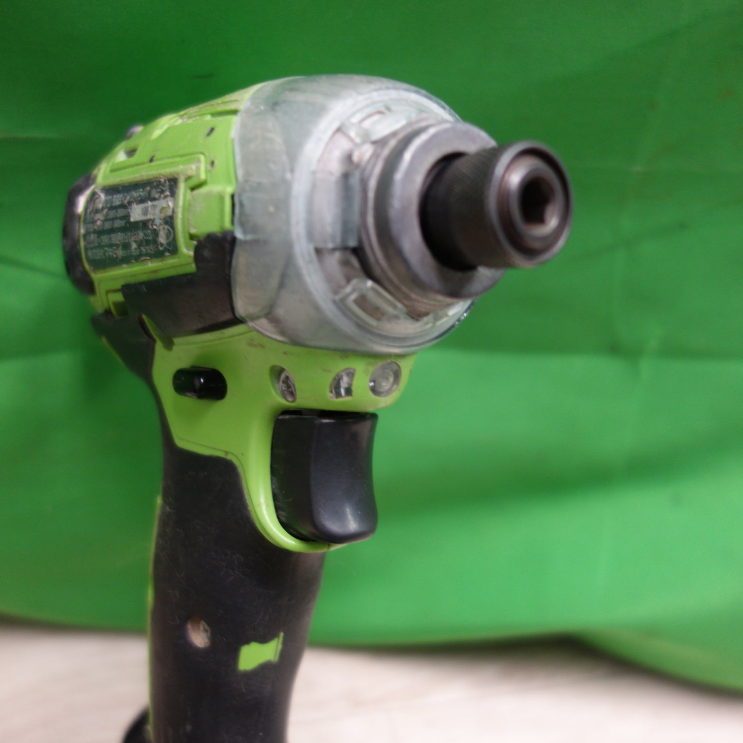 [送料無料] ☆マキタ 18V 充電式 インパクトドライバ TD147D 本体のみ 電動 工具 DIY 大工 道具 ライム色 黄緑☆