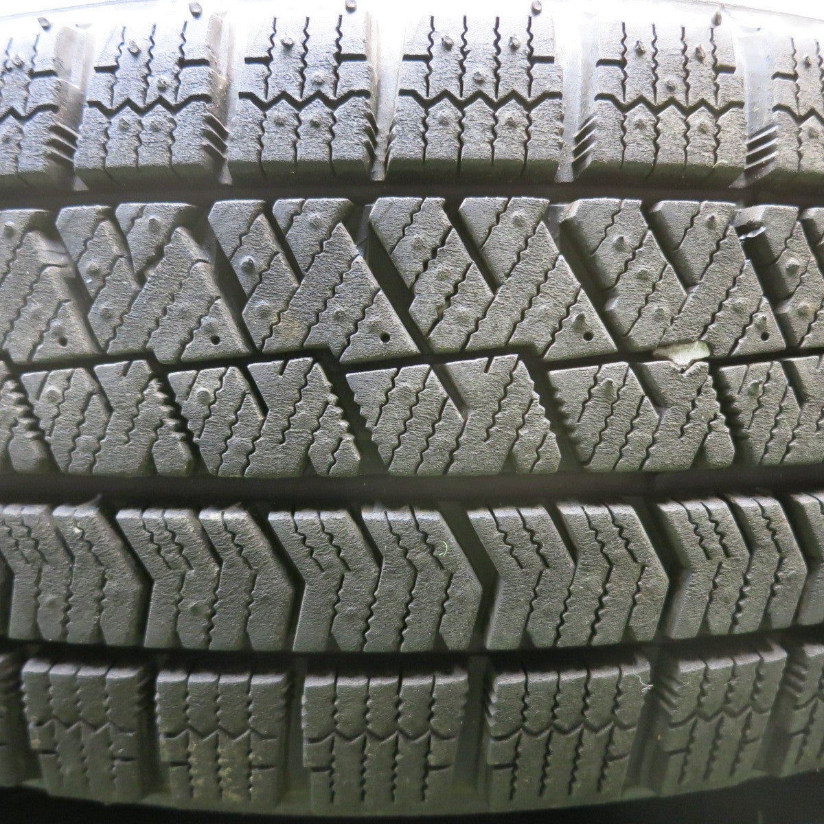 バリ溝！24年！ほぼ10分★ルノー トゥインゴ 等 TECMAG Type207R 165/65R15 185/60R15 スタッドレス ブリヂストン ブリザック VRX2 PCD100/4H★5080909HAス