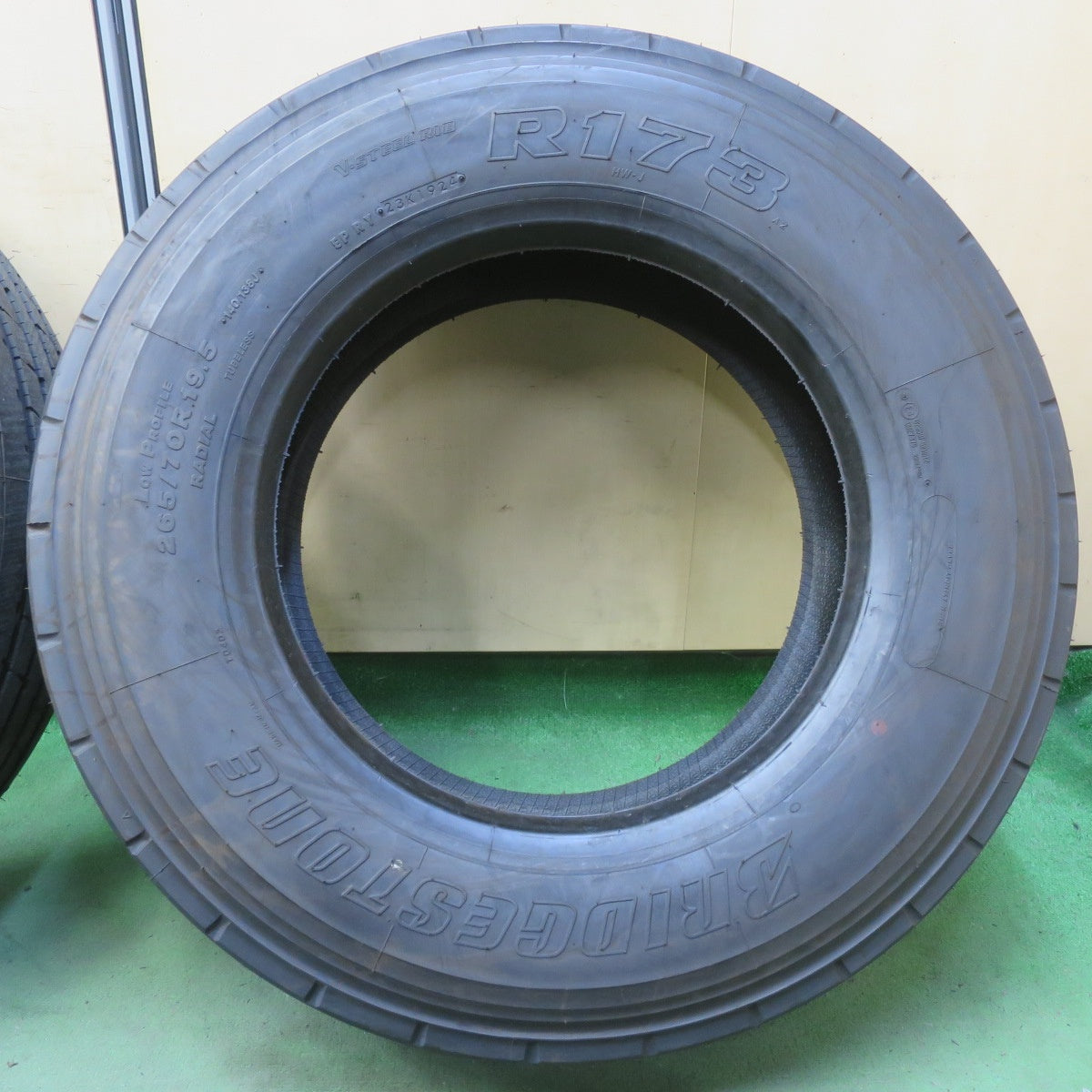 新車外し！24年★トラック タイヤ 265/70R19.5 140/138J ブリヂストン R173 19.5インチ★6053003イノタ