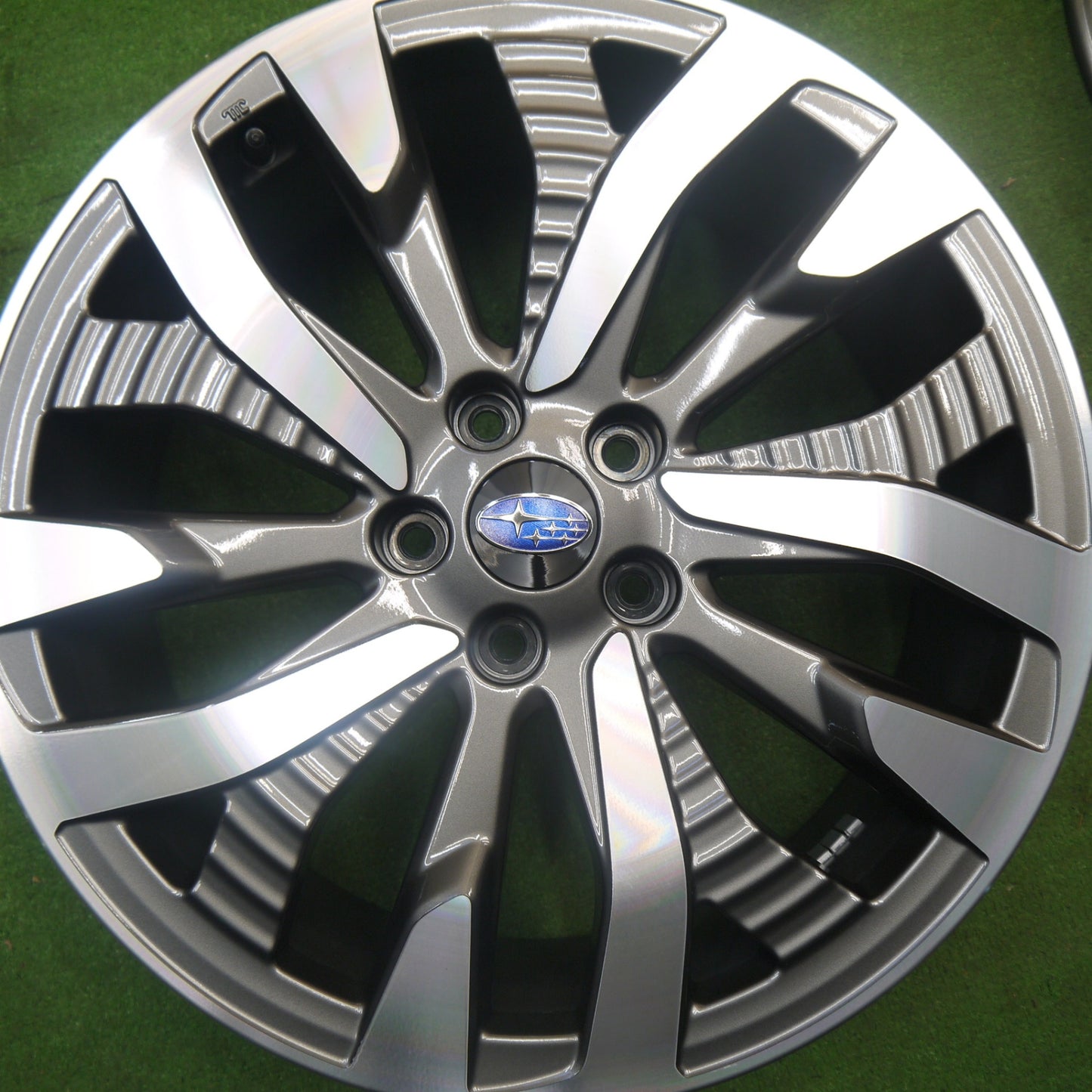 新車外し★スバル 現行 フォレスター Premium S:HEV EX 純正 ホイール 19インチ 19×7.5J PCD114.3/5H★6010602Hホ