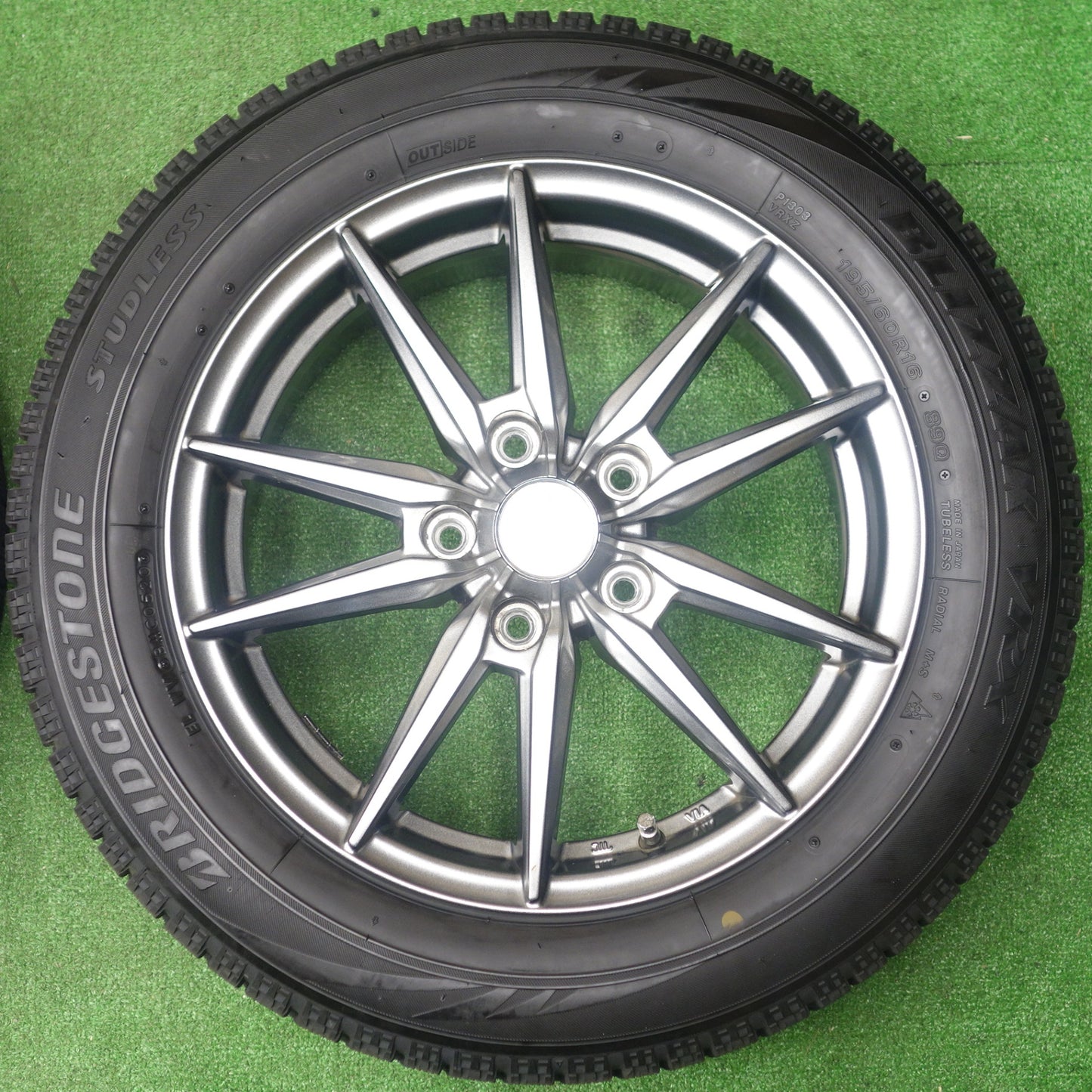 バリ溝！キレイ！9.5分★スタッドレス 195/60R16 ブリヂストン ブリザック VRX Humanline ヒューマンライン 16インチ PCD114.3/5H★6020103KTス