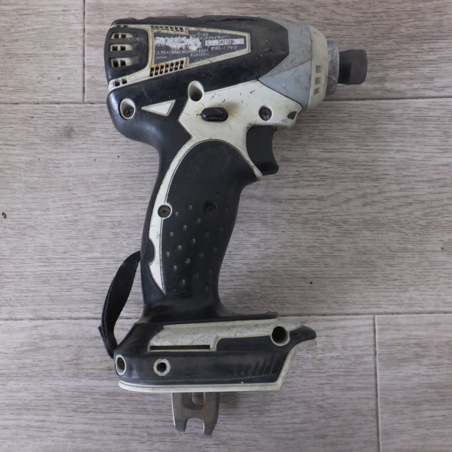 [送料無料] ★マキタ makita 充電式インパクトドライバ TD132DRFXW 14.4V　バッテリ 1個★