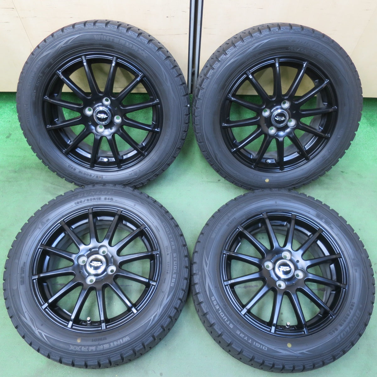 バリ溝！キレイ！8.5分★スタッドレス 185/60R15 ダンロップ ウインターマックス WM01 TEAD テッド 15インチ PCD100/4H★5111802イス