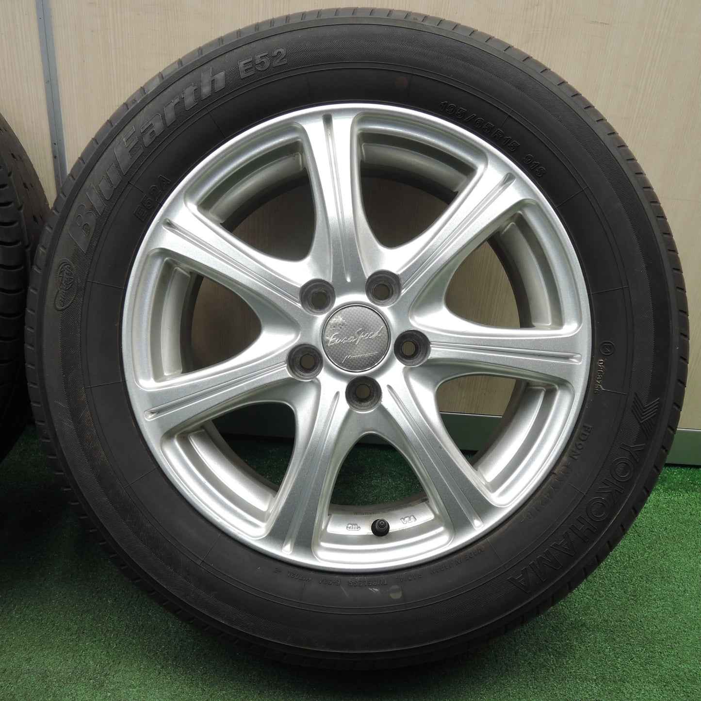*送料無料* バリ溝！9分★プリウス等 195/65R15 ヨコハマ ブルーアース E52A EuroSpeed MANARAY SPORT PCD100/5H★4030504NJノ