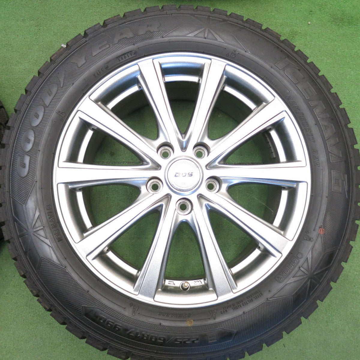 バリ溝！キレイ！9.5分以上◎スタッドレス 225/60R17 グッドイヤー アイスナビ6 D.O.S. DOS 17インチ PCD114.3/5H◎6070204HAス