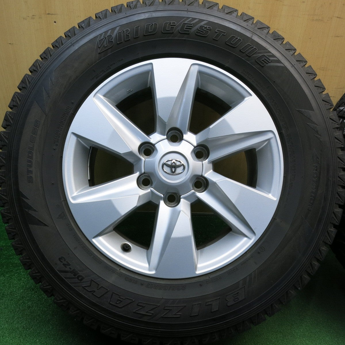 バリ溝！キレイ！8.5分★トヨタ 150系 ランクル プラド 純正 265/65R17 スタッドレス ブリヂストン ブリザック DM-Z3 17インチ PCD139.7/6H★6022601HAス